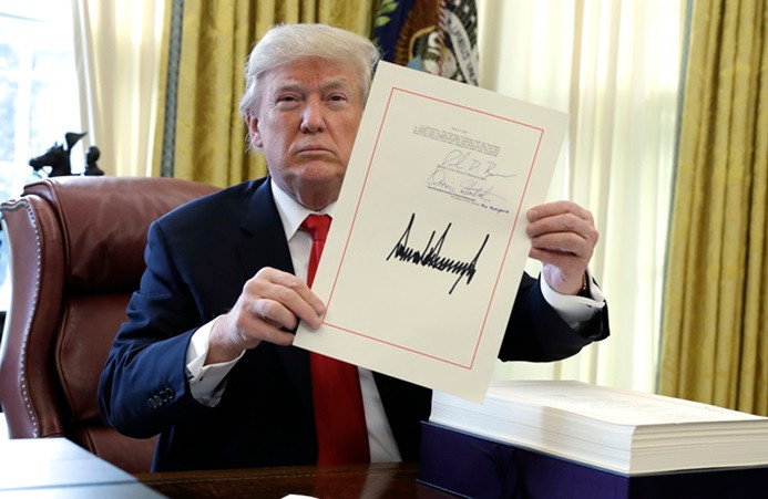 Trump, vergi paketini imzaladı
