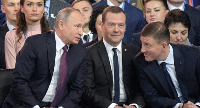 Rusya'da iktidar partisinden Putin'e destek