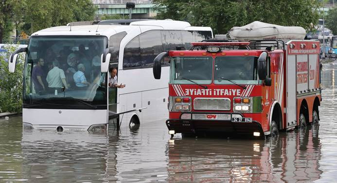 İstanbul sağanak yağışa teslim!