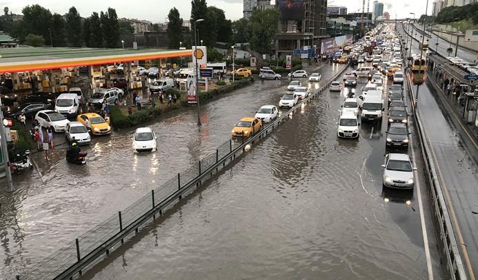 İstanbul sağanak yağışa teslim!