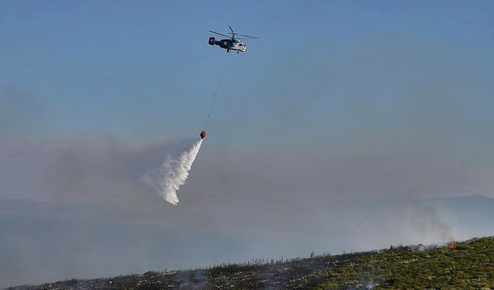 Yangın helikopteri baraj gölüne düştü