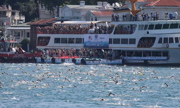 İstanbul Boğazı'nda yüzme şöleni - Sayfa 4