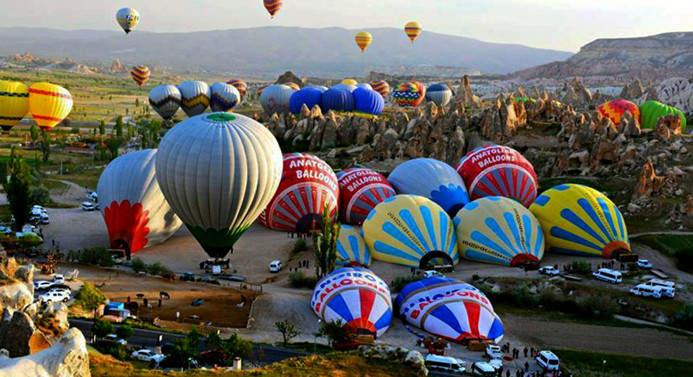 Kapadokya turizmini balonlar 