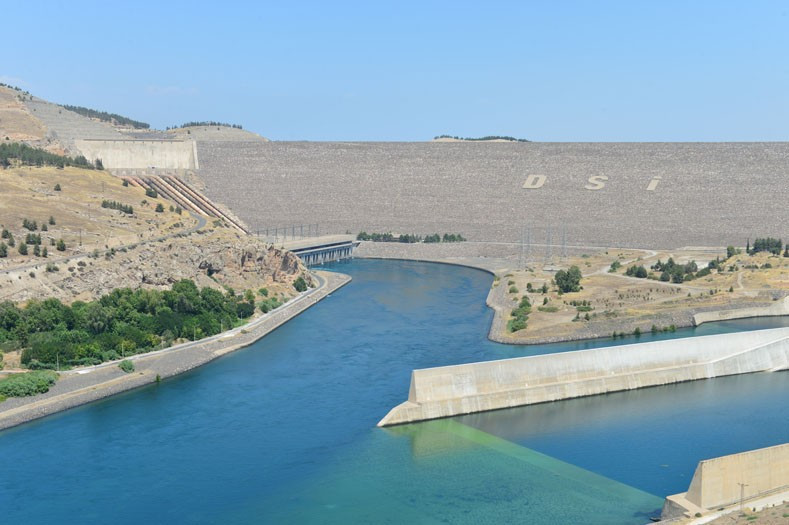 Atatürk Barajı Güneydoğu'nun ovalarını bereketlendirecek - Sayfa 1