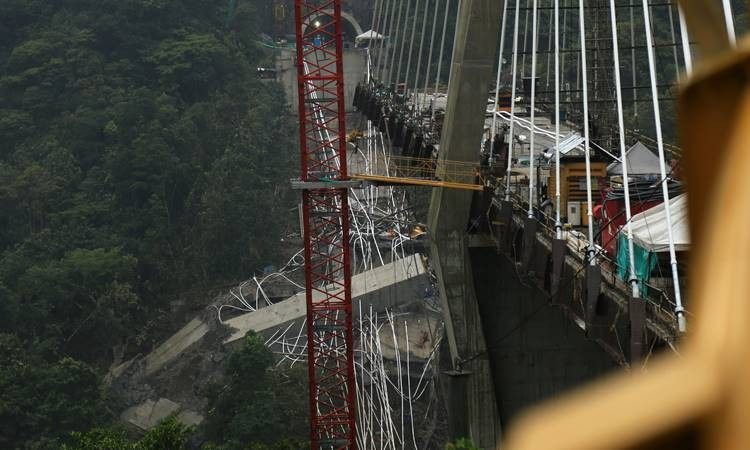 Kolombiya'da köprü inşaatında çökme: 9 ölü, 8 yaralı - Sayfa 1