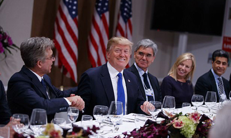 Trump Davos'ta Avrupa iş dünyasıyla buluştu