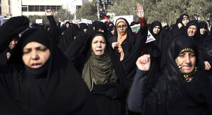 İran'da rejim destekçileri de sokağa çıktı