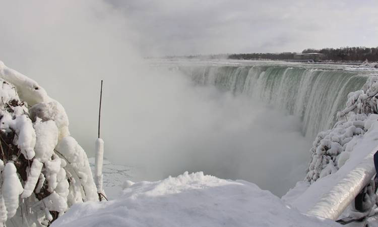 Niagara Şelaleleri buz akıyor - Sayfa 2