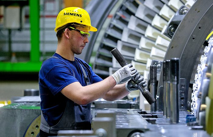 Almanya'da sanayi üretimi beklentileri aştı