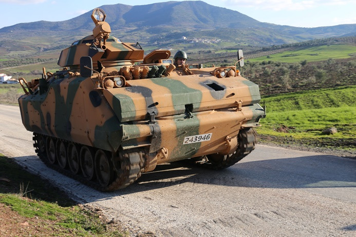 Afrin'de bir tank daha isabet aldı