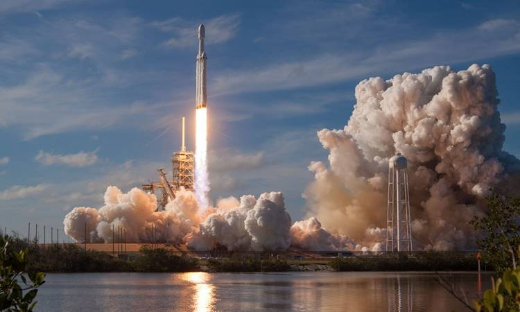 SpaceX, Falcon Heavy roketini fırlattı - Sayfa 2