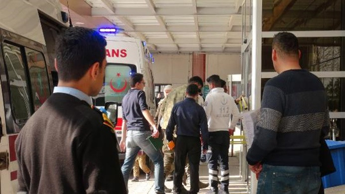 Afrin'de 2 asker ile 8 ÖSO'lu yaralandı