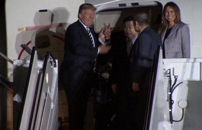 Kuzey Kore'nin serbest bıraktığı üç ABD'liyi Trump karşıladı