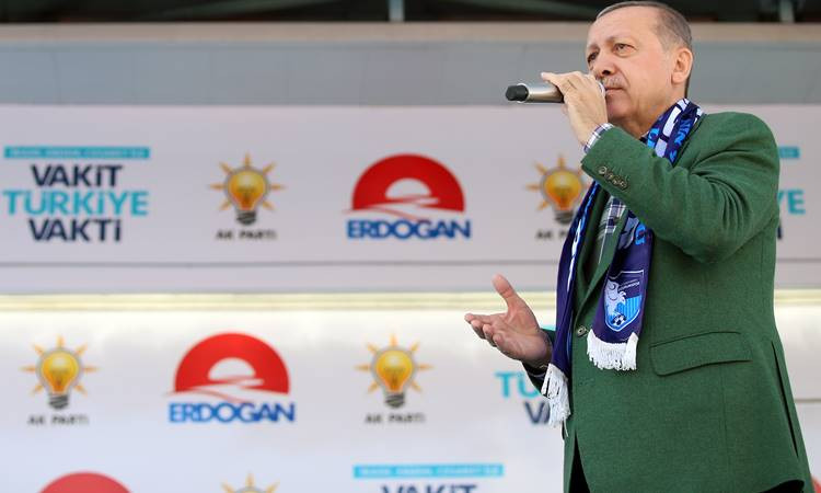 Erdoğan: Paranızı gidin TL'ye yatırın