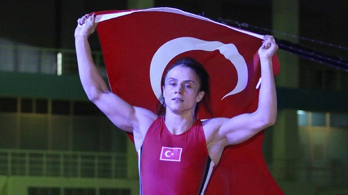 Milli güreşçi Elif Jale Yeşilırmak Avrupa şampiyonu
