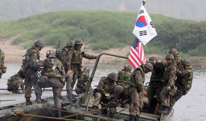ABD, Güney Kore ile askeri tatbikatları durduruyor