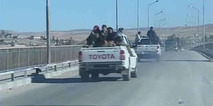 Suriye: YPG'liler Menbiç'ten çekiliyor