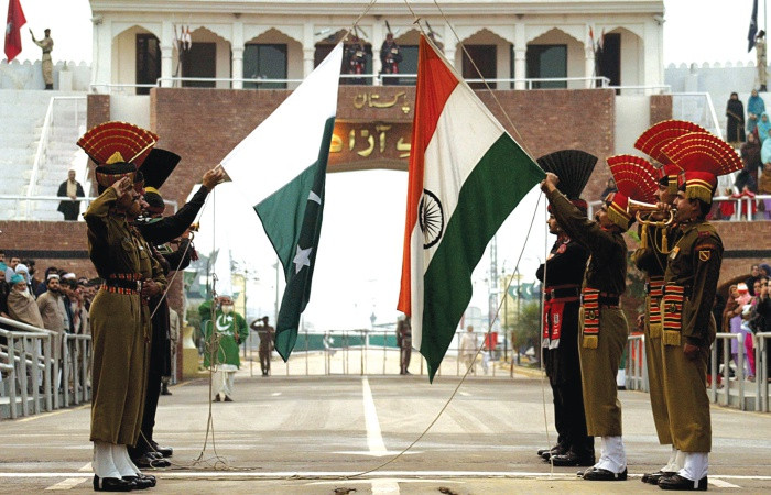 Hindistan ve Pakistan neden savaşın eşiğine geldi?