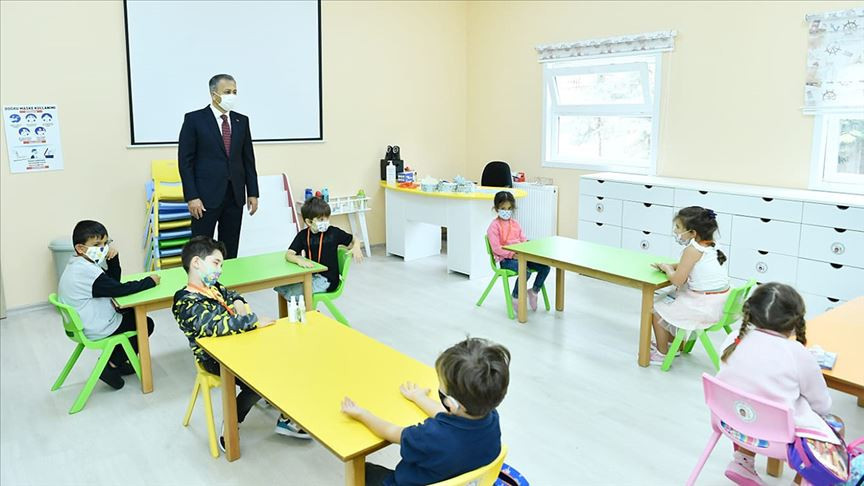 Türkiye'de yüz yüze eğitim uygulaması genişletildi - İşte dünyadaki örnekler
