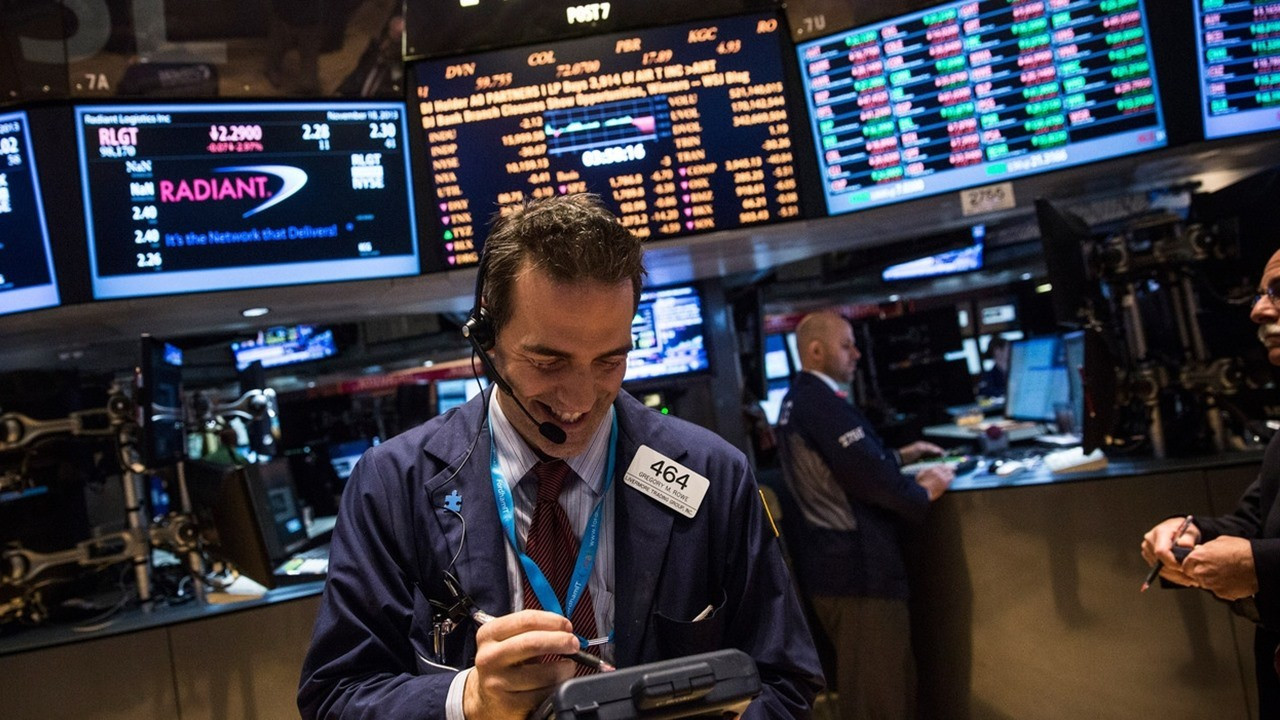 Dow Jones ve S&P 500 rekor seviyeye ulaştı