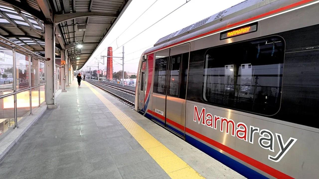 Marmaray trenleri gece saat 02.00'ye kadar hizmet verecek