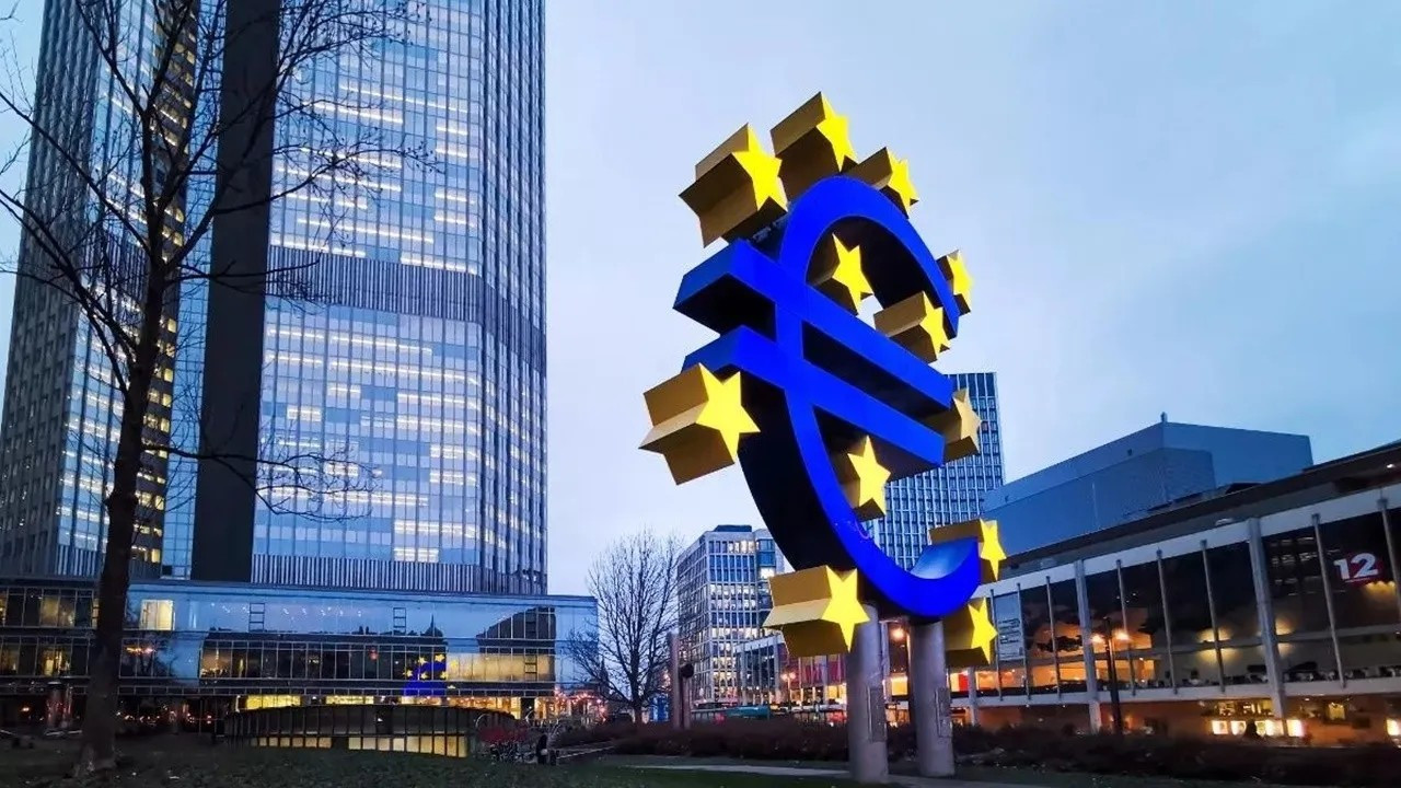 De Guindos: ECB'nin kur hedefi yok