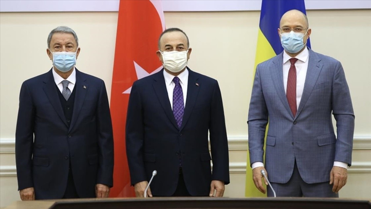 Akar ve Çavuşoğlu Ukrayna Başbakanı Şmıgal ile görüştü