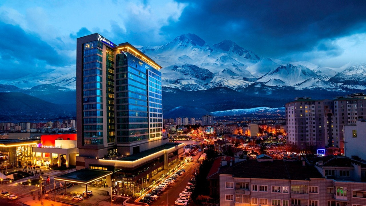 Radisson Blu Hotel Kayseri, yarıyıl tatili için 'Kayak Paketi' hazırladı