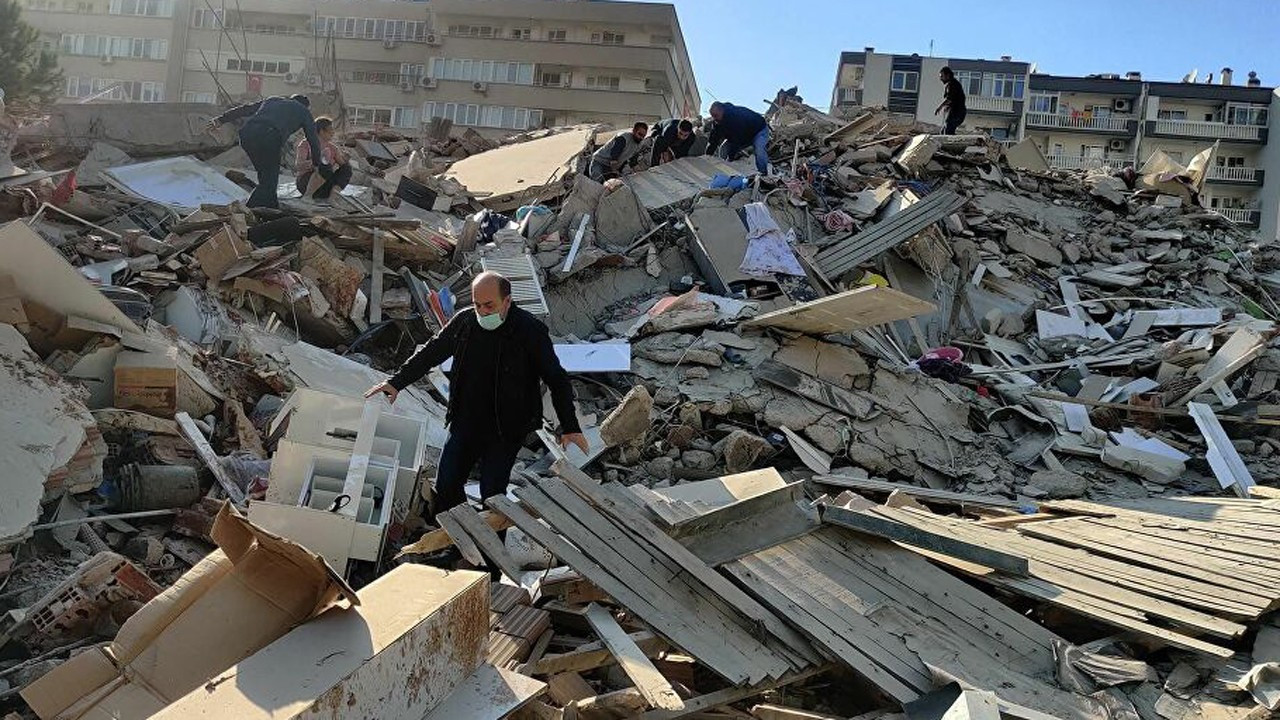 İzmir Valiliğinden, depremden sonra yapılacak konutlarla ilgili açıklama