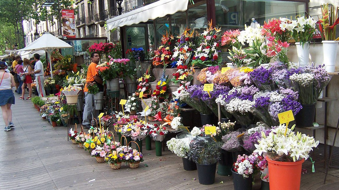 Çiçekçiler, “sevgililer” için sokağa çıkma yasağından muaf oldu