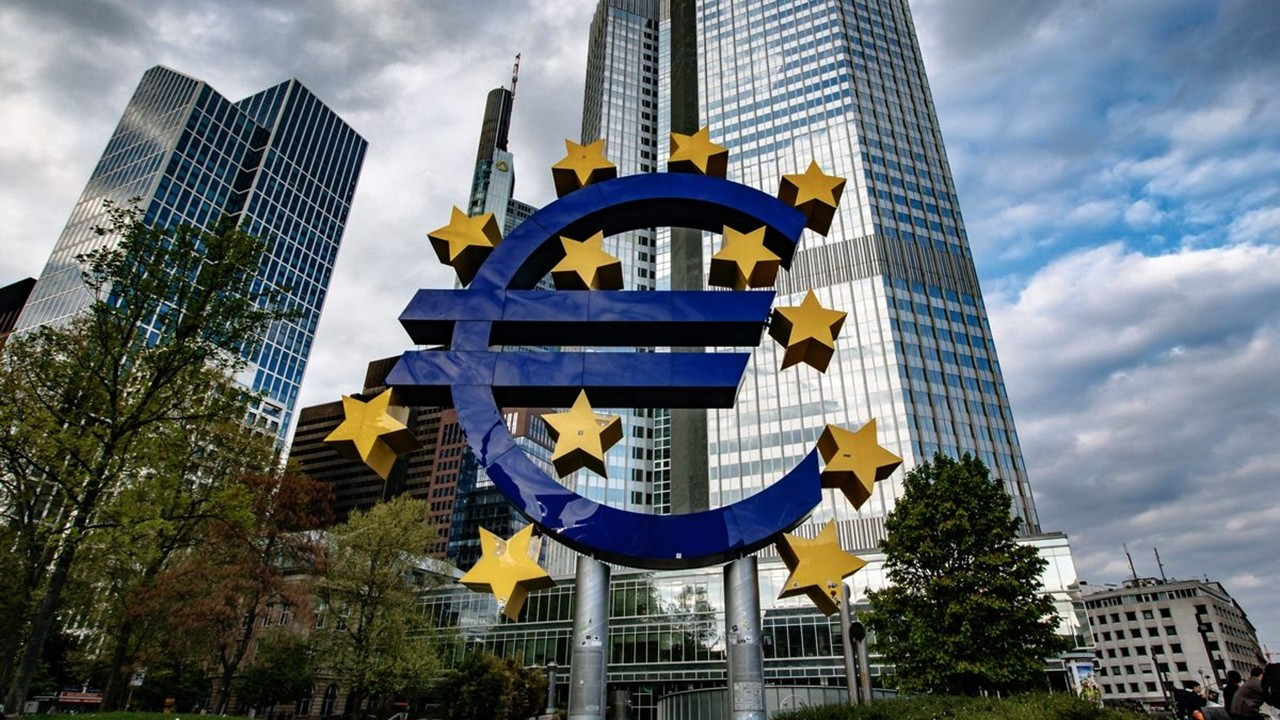 Euro Bölgesi büyüme öngörüsü düşürüldü