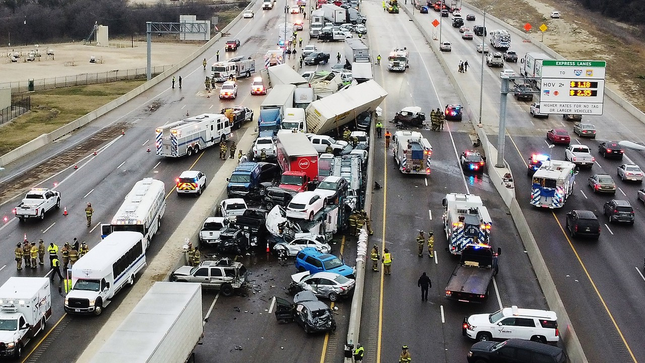 ABD'de 100 aracın karıştığı zincirleme kaza: 5 kişi öldü