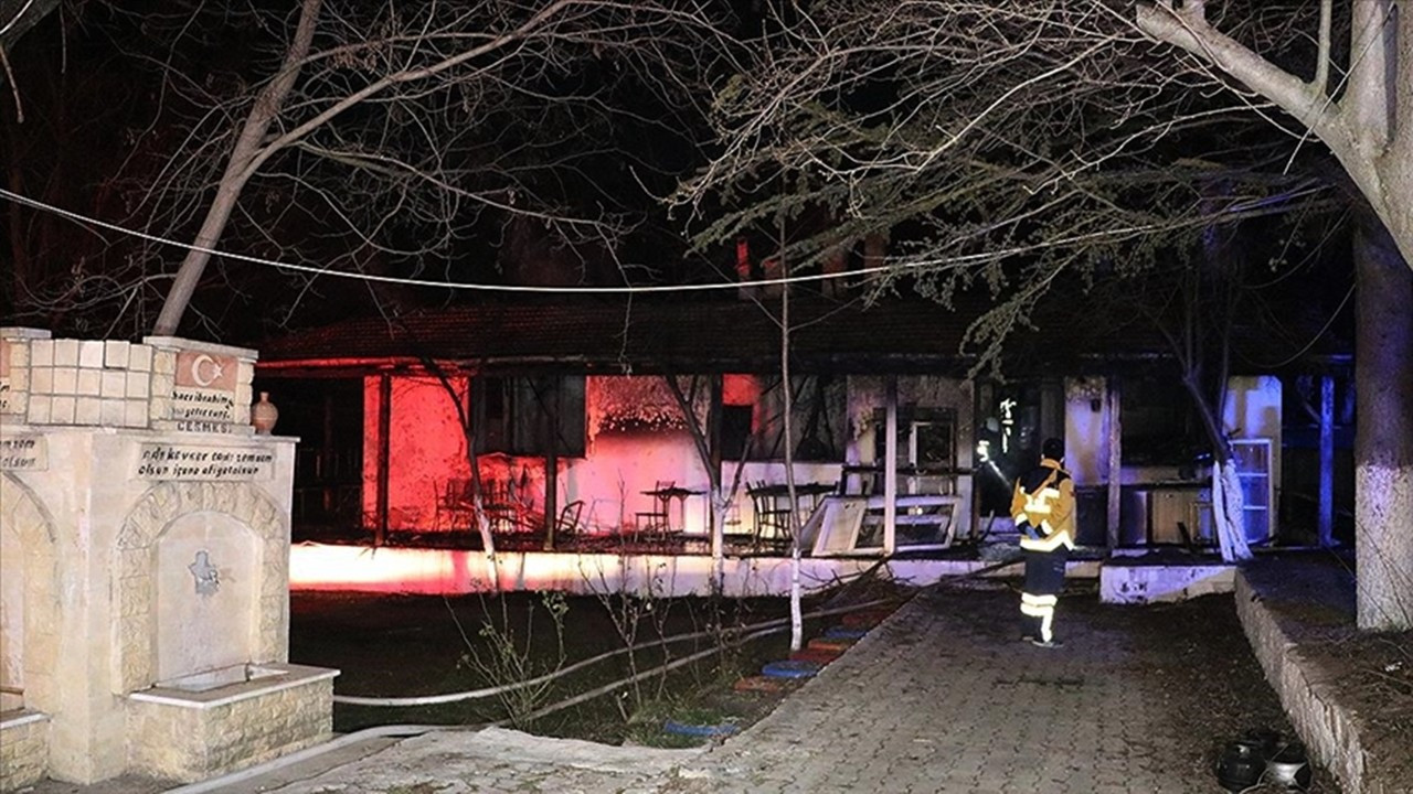 Denizli'de restoranda yangın: 3 kişi hayatını kaybetti