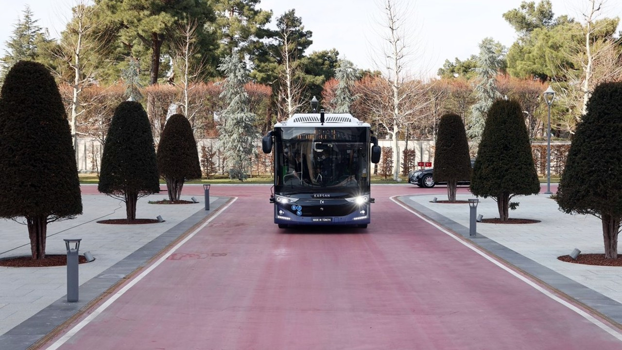 İlk sürücüsüz otobüs Avrupa ve Amerika'da yola çıkıyor