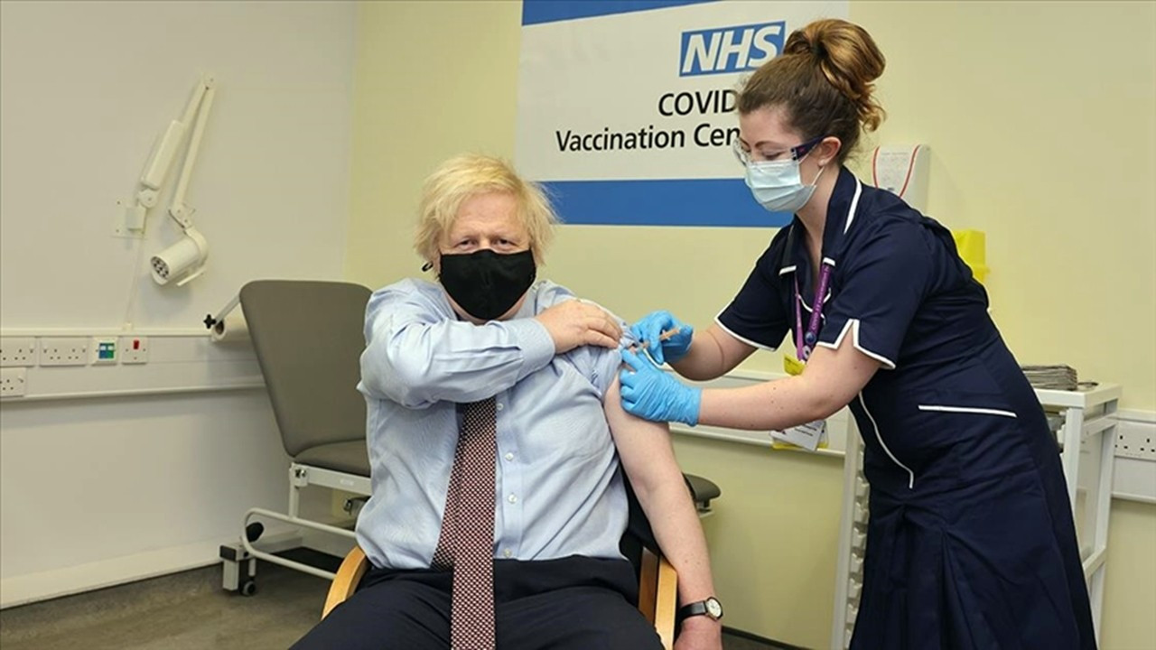 İngiltere Başbakanı Johnson, AstraZeneca aşısı oldu