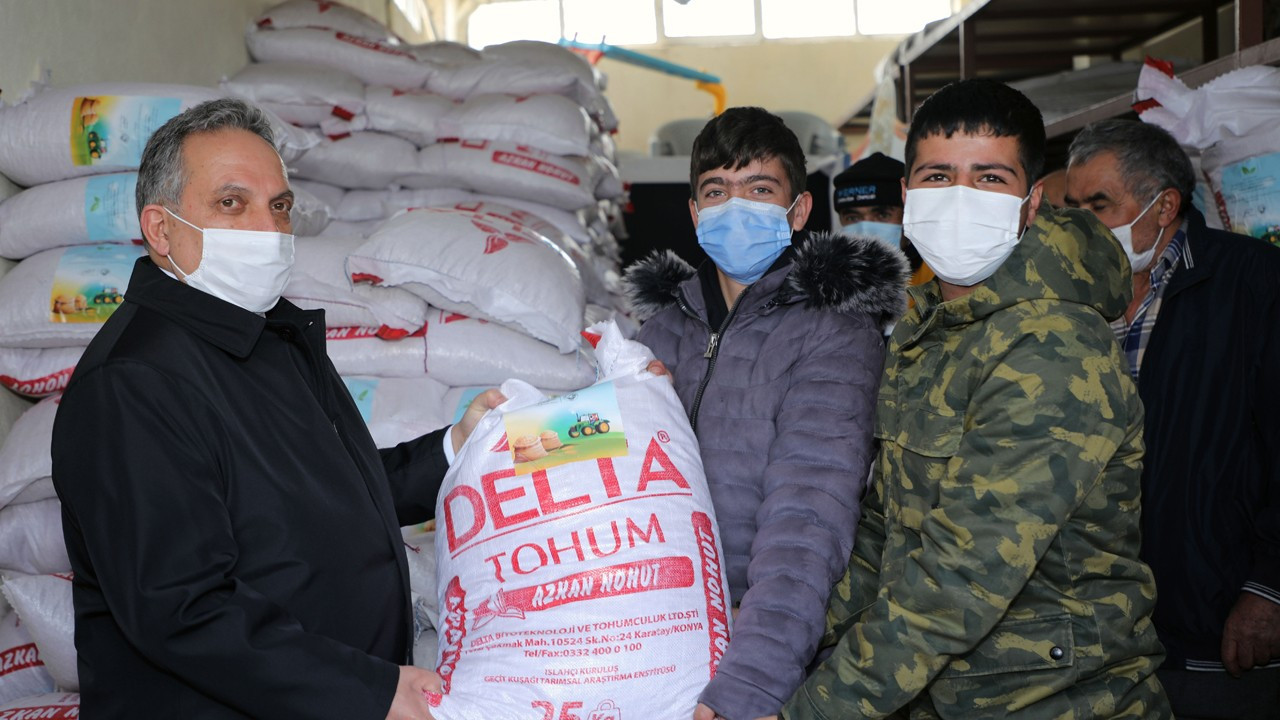 Talas Belediyesi, çiftçiye 18 ton tohum dağıttı