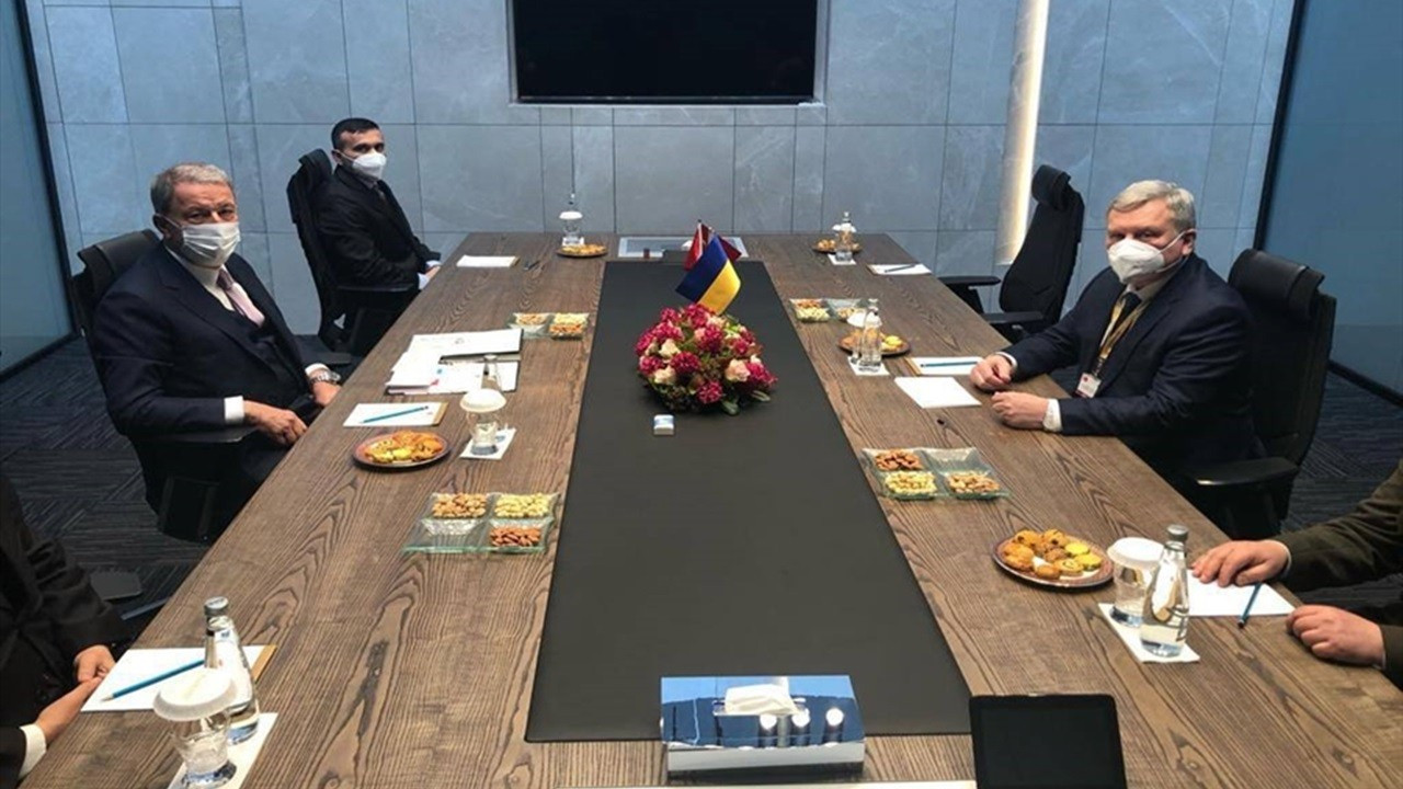 Milli Savunma Bakanı Akar, Ukraynalı mevkidaşıyla görüştü