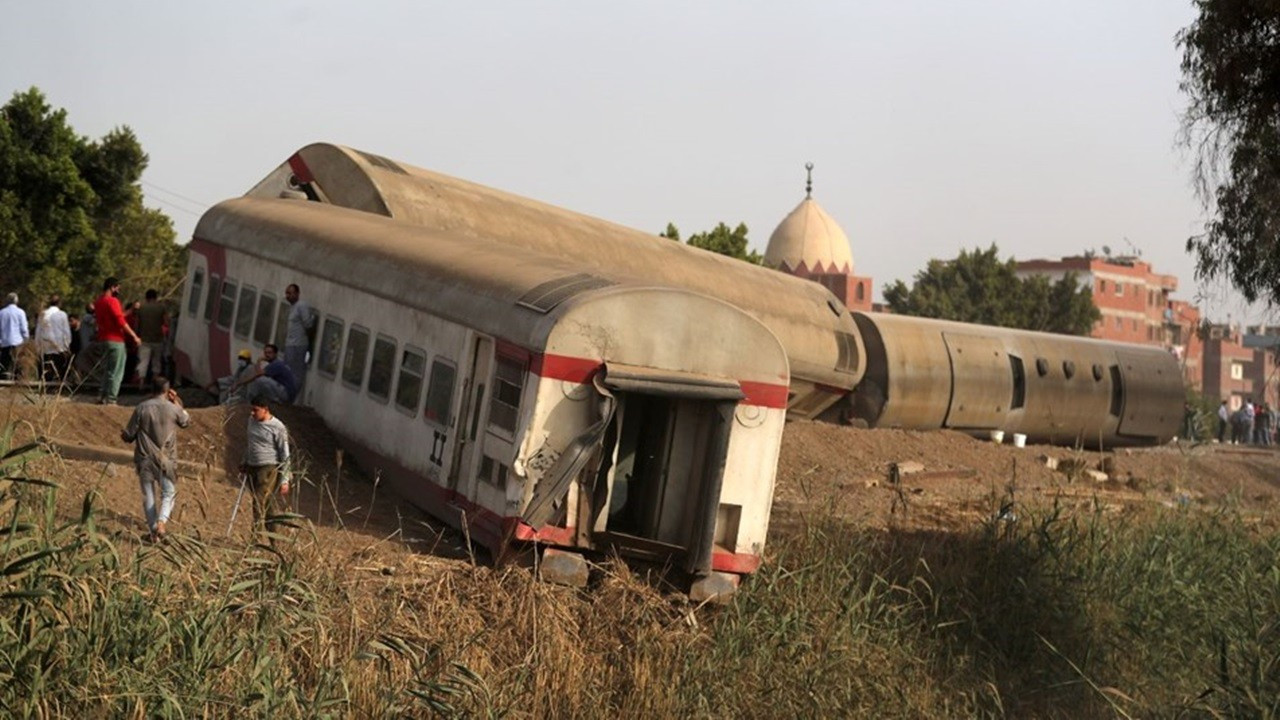 Mısır Sağlık Bakanlığı: Tren kazasında 11 kişi öldü, 98 kişi yaralandı