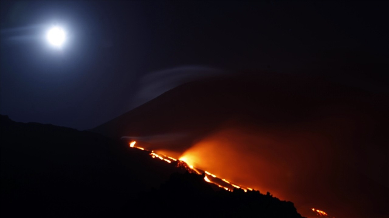 Japonya'daki Sakurajima Yanardağı'nda patlama oldu