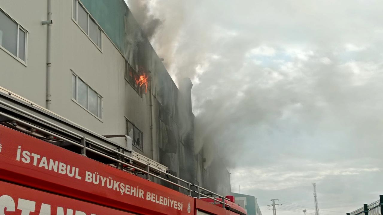 Silivri'de yedek parça üreten fabrikada yangın