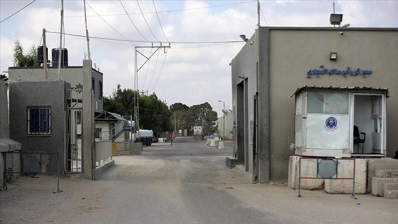İsrail Gazze'ye açılan sınır kapılarını kapattı