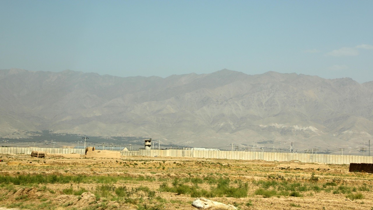 ABD, Bagram Hava Üssü'nü Afganlara devretti