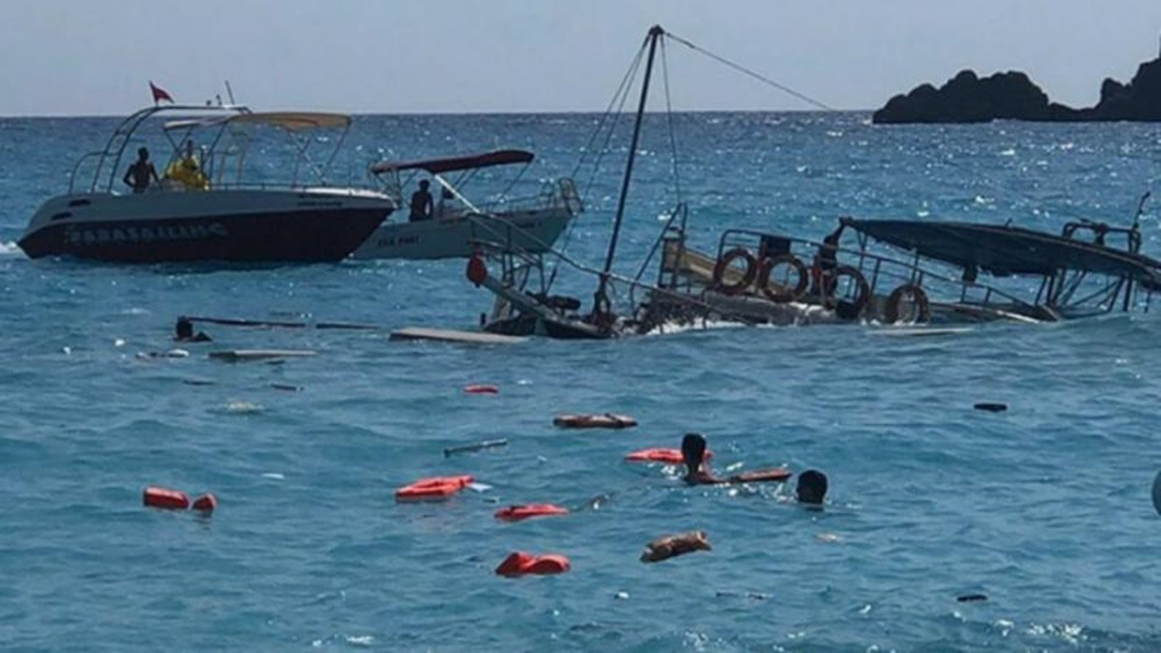 Fethiye’de tur teknesi battı, 3 kişi hastaneye kaldırıldı