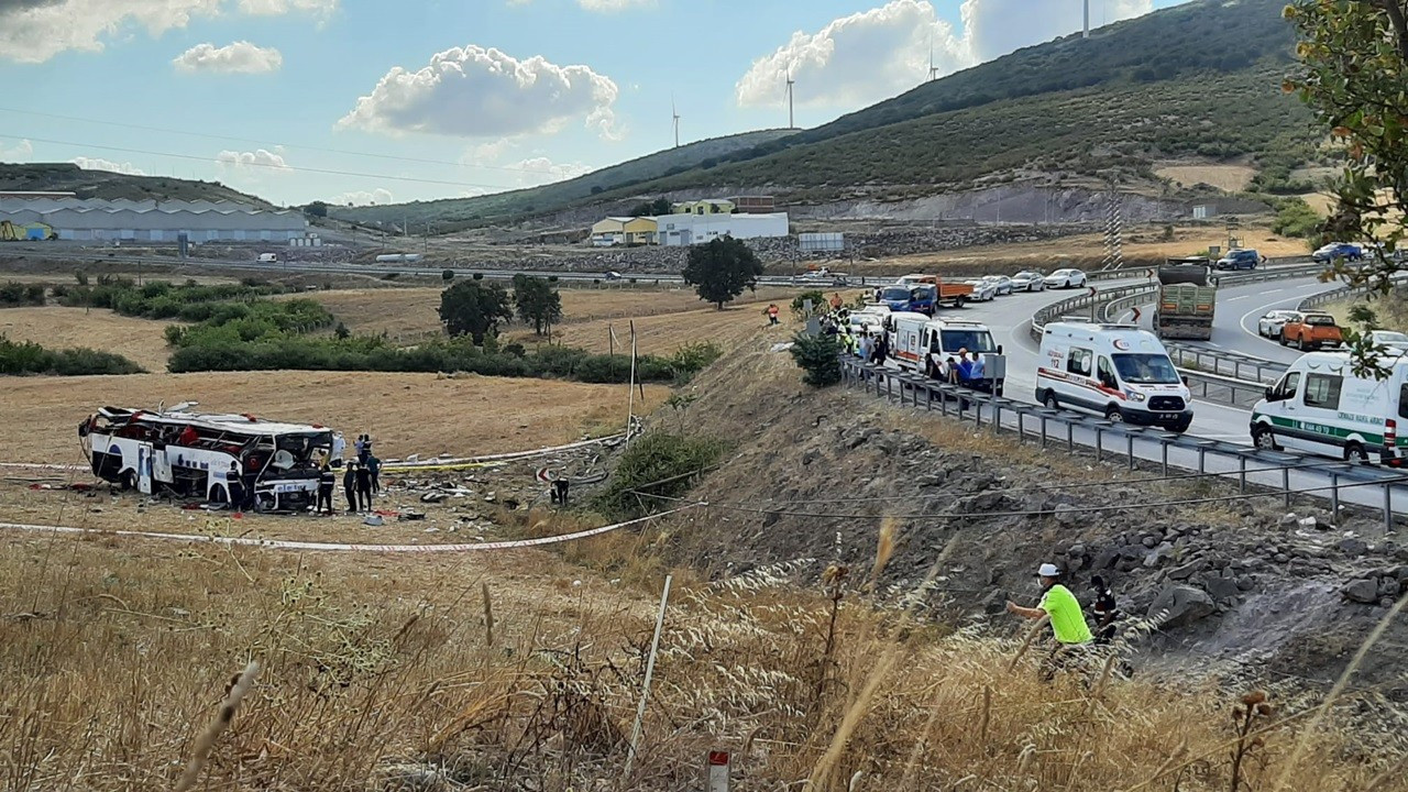 Balıkesir'de otobüs kazası: 14 ölü, 18 yaralı - Dünya Gazetesi