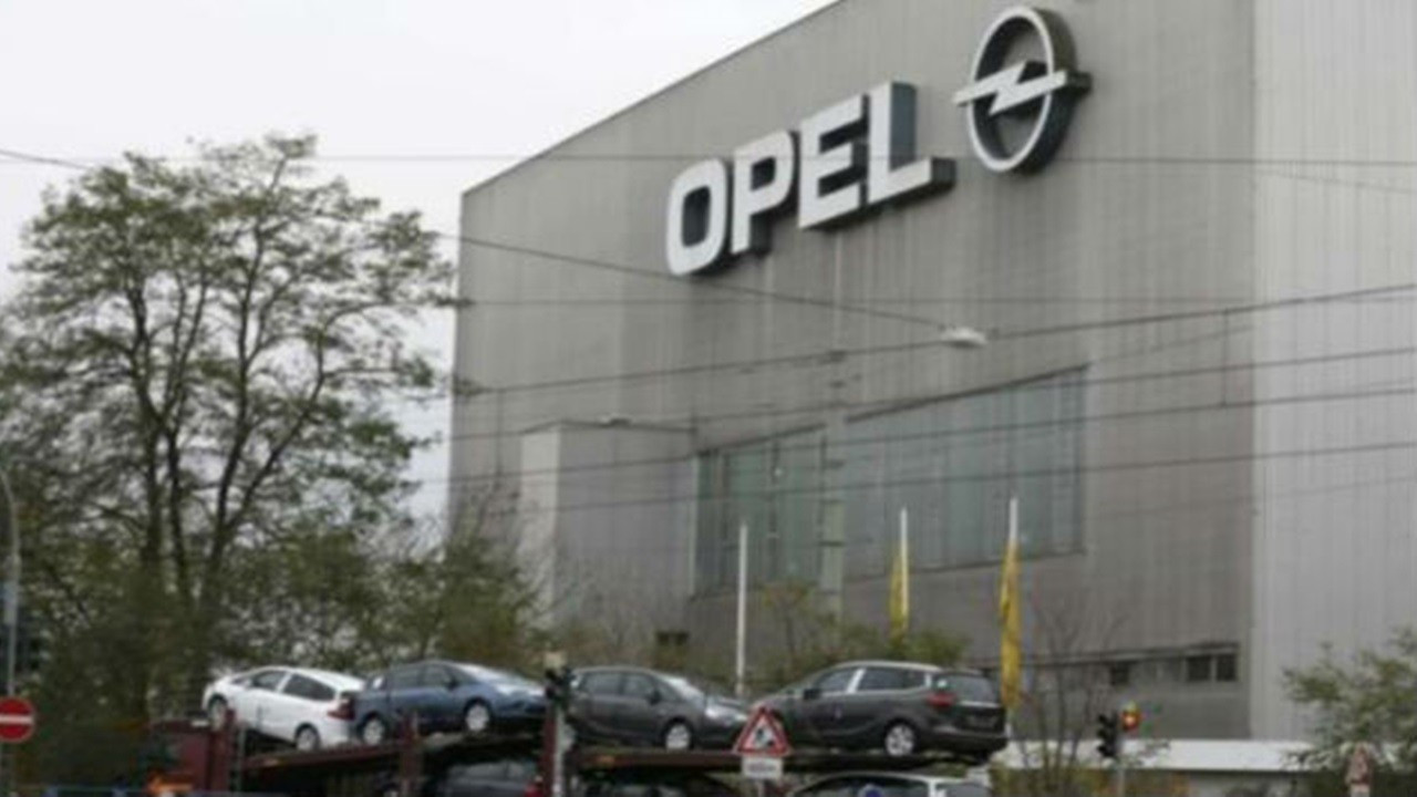 Opel CEO'su Huettl: Elektrikli Astra ile yeni bir döneme giriyoruz