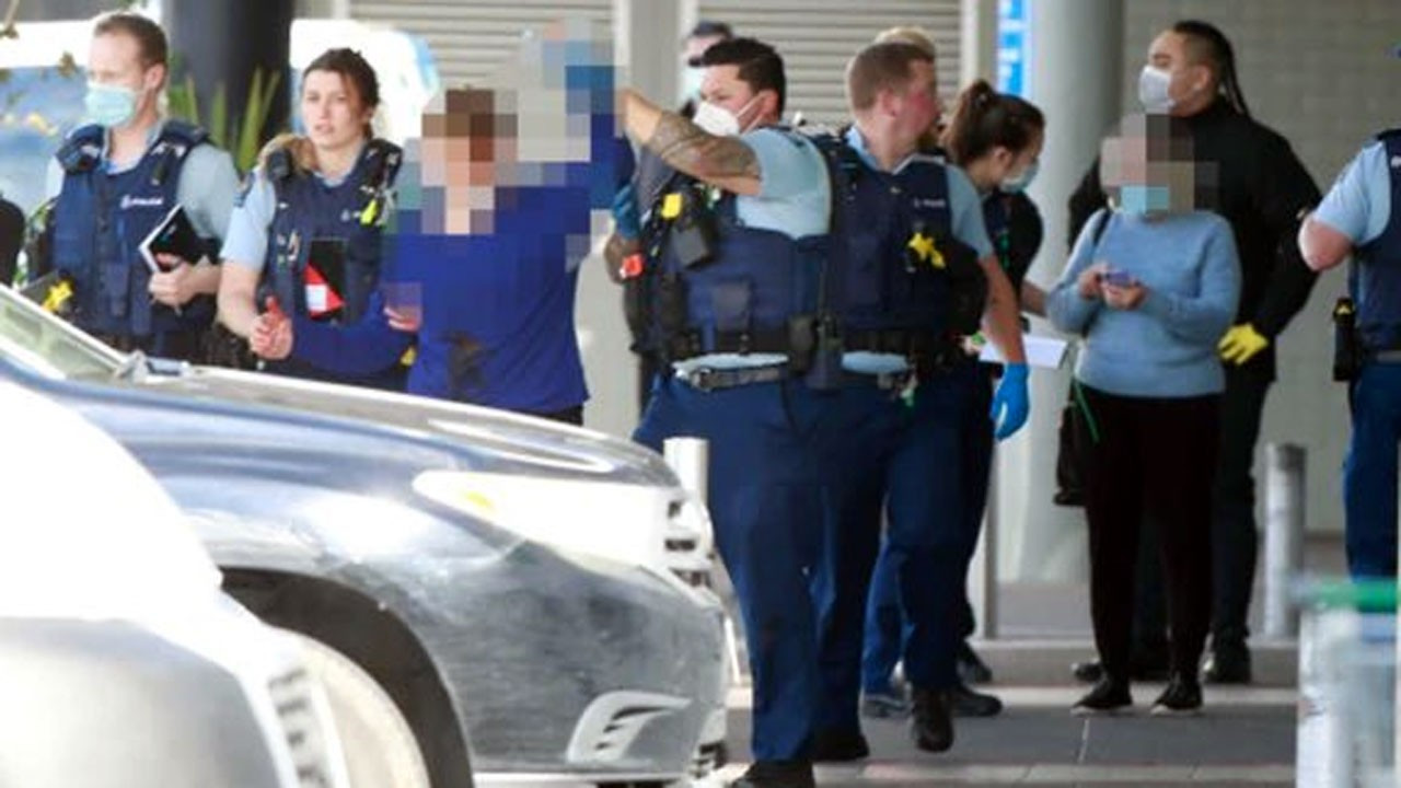 Yeni Zelanda'da bıçaklı DEAŞ sempatizanı vurularak öldürüldü