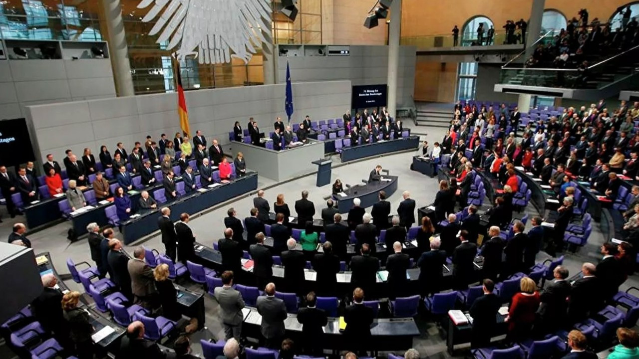 Almanya'da FPD koalisyon görüşme teklifini kabul etti