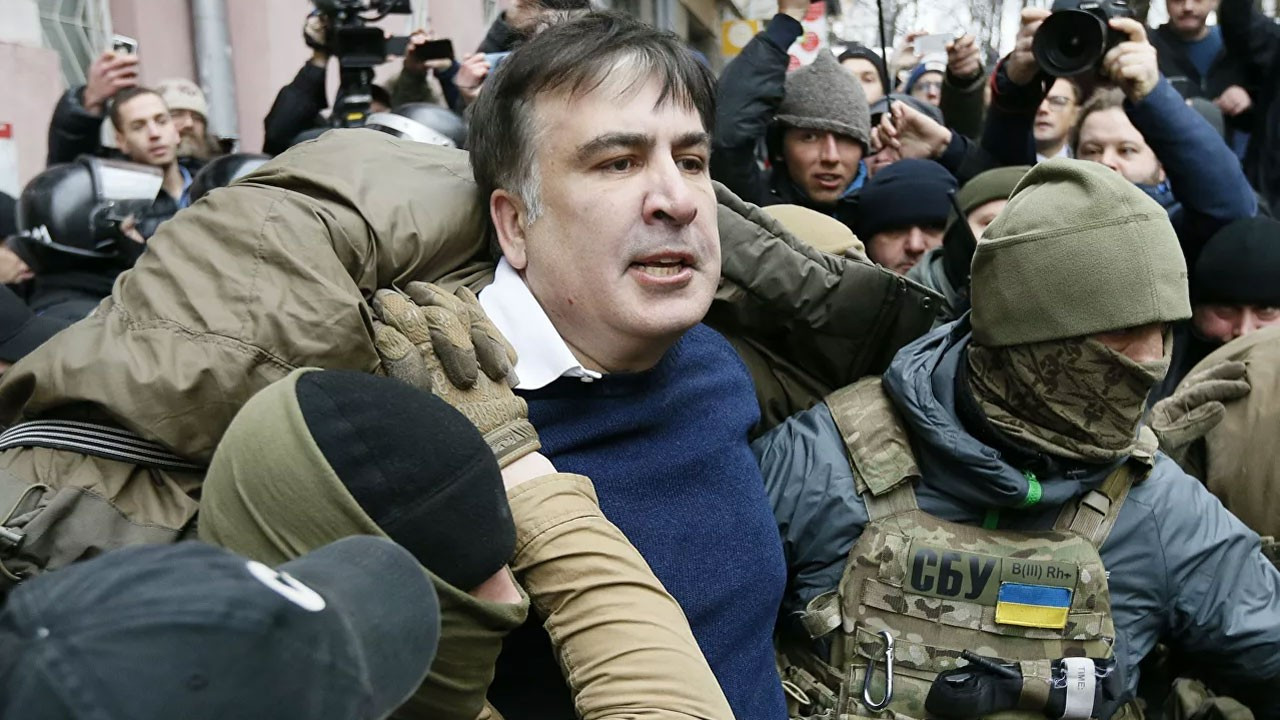 Gürcistan'a dönen Saakaşvili ülkesinde gözaltına alındı