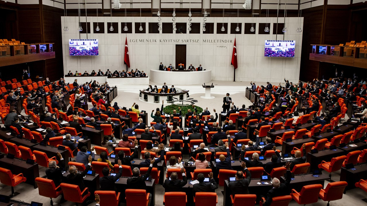Irak-Suriye tezkeresi Meclis'te kabul edildi