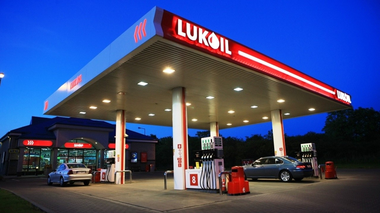 Rus petrol şirketi Lukoil'in net karı yüzde 22 azaldı
